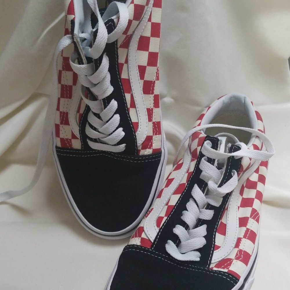 Vans- Old Skool Black/Red checkerboard,worn twice